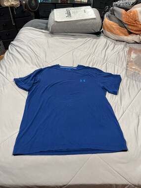 Under Armour Men's Large Blue Charged Cotton Loose Fit HeatGear T-Shirt
